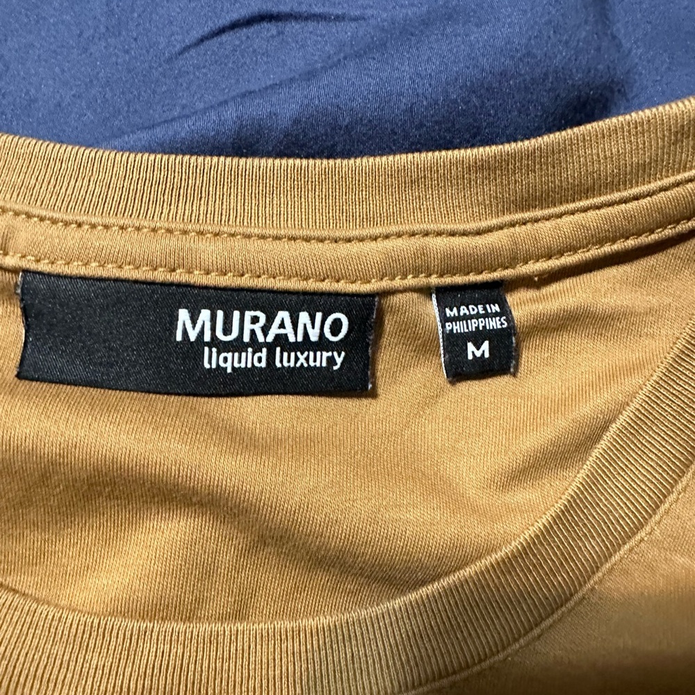 Murano liquid luxury short sleeve t shirt. Gold. Medium.